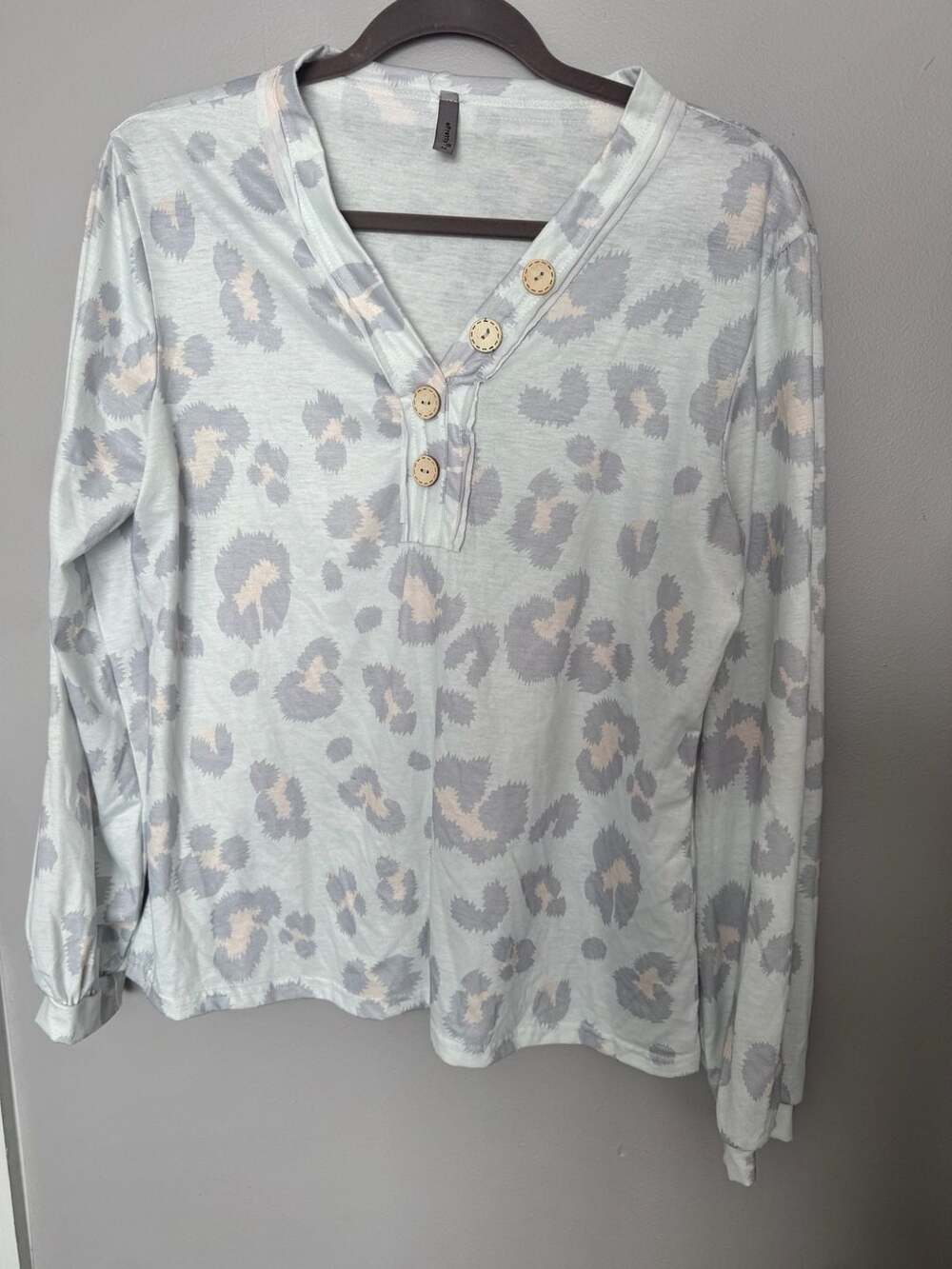 ePretty M Light Blue Gray Leopard Print Long Sleeve Henley Shirt